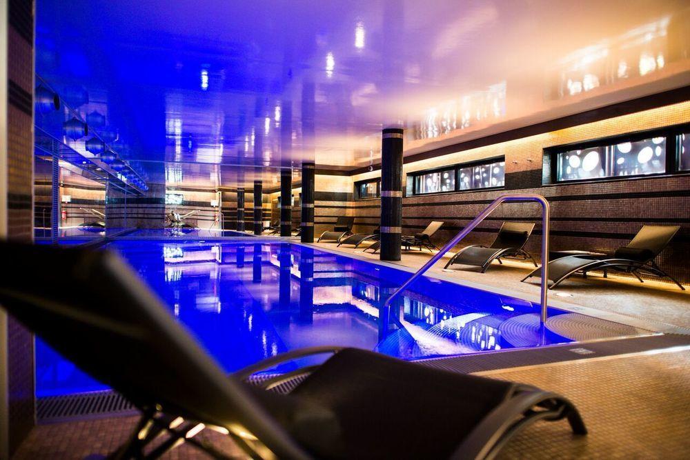 L'Hermitage Gantois, Autograph Collection Lille Eksteriør billede The swimming pool at the hotel