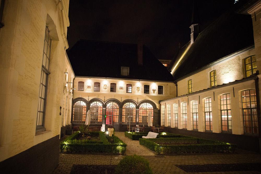 L'Hermitage Gantois, Autograph Collection Lille Eksteriør billede The courtyard of the museum