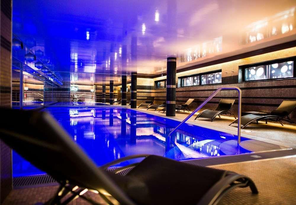 L'Hermitage Gantois, Autograph Collection Lille Eksteriør billede The swimming pool at the hotel